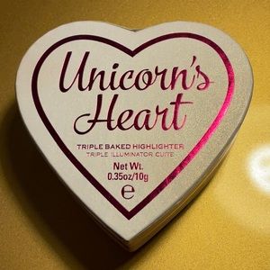 Makeup revolution glowing hearts highlighter
